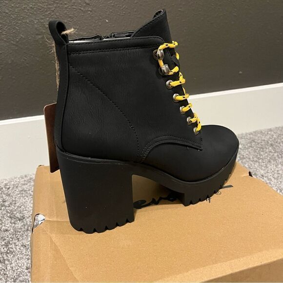 SEVEN7 Women's Flatiron Lug Sole Boots - Picture 7 of 13